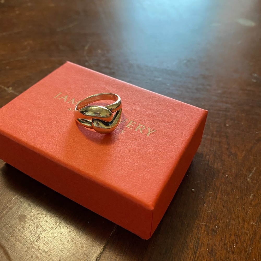 James Avery ring RETIRED